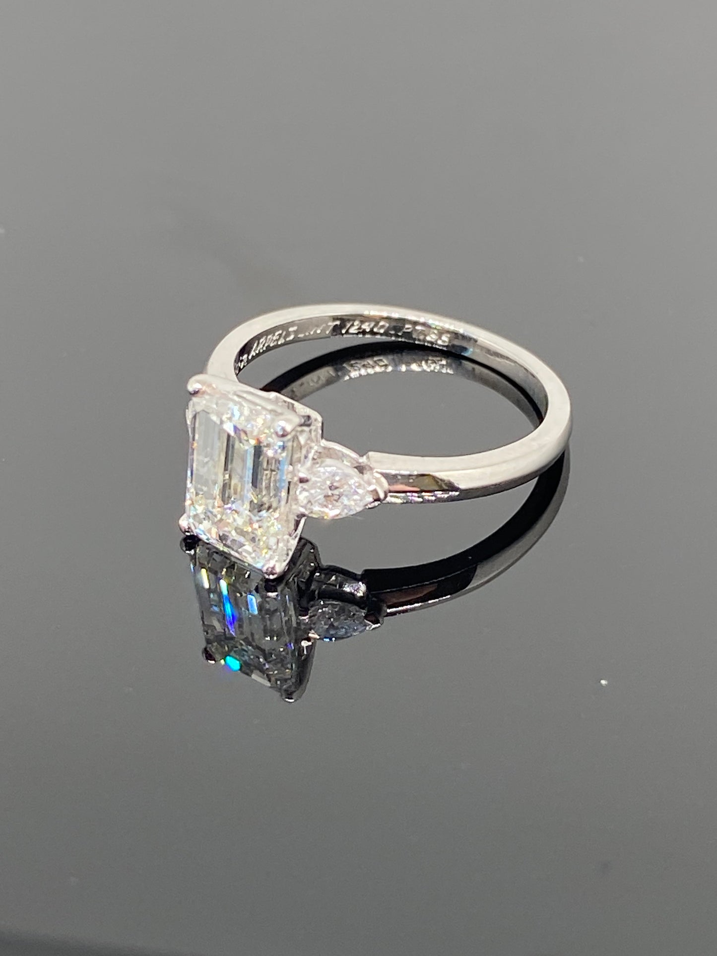 VAN CLEEF & APRELS 1.75ct FLAWLESS DIAMOND RING