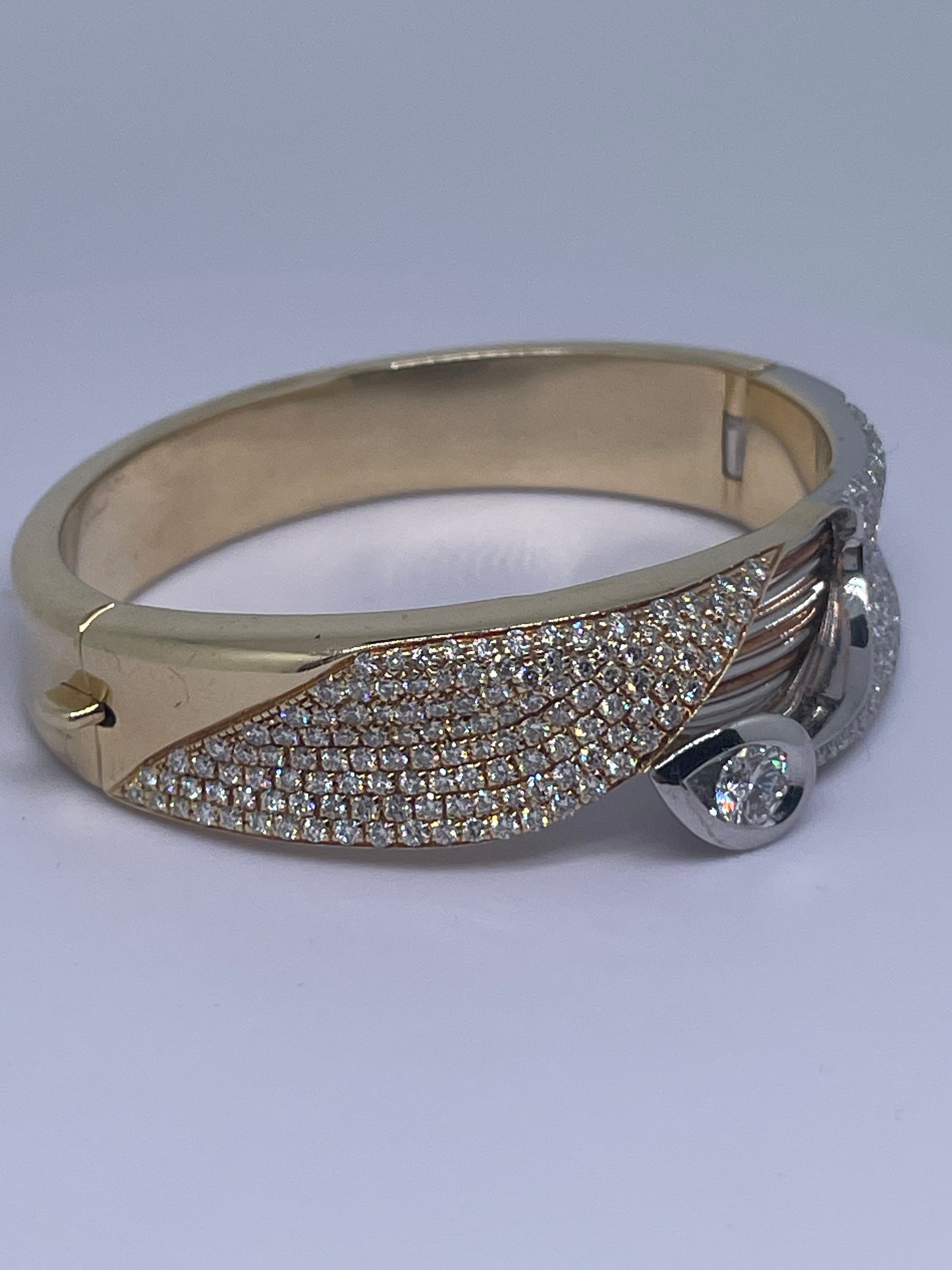 18ct gold diamond bangle