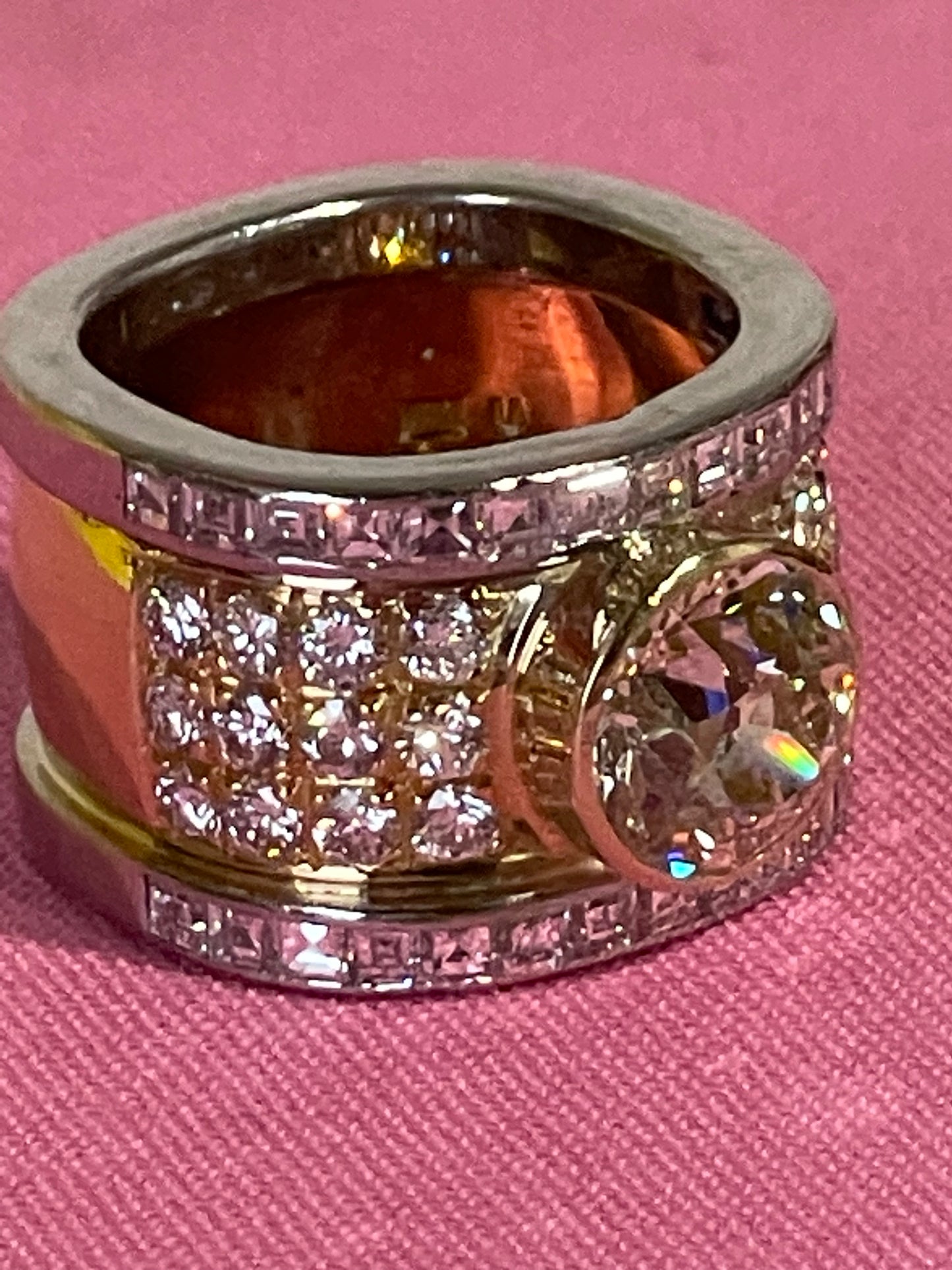 Stunning 7 ct diamond ring